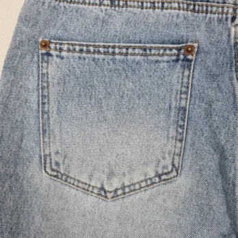 select jeans for both genders look cool and trendy with this jeans