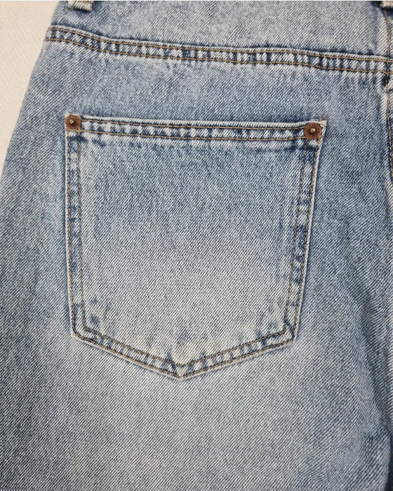 select jeans for both genders look cool and trendy with this jeans